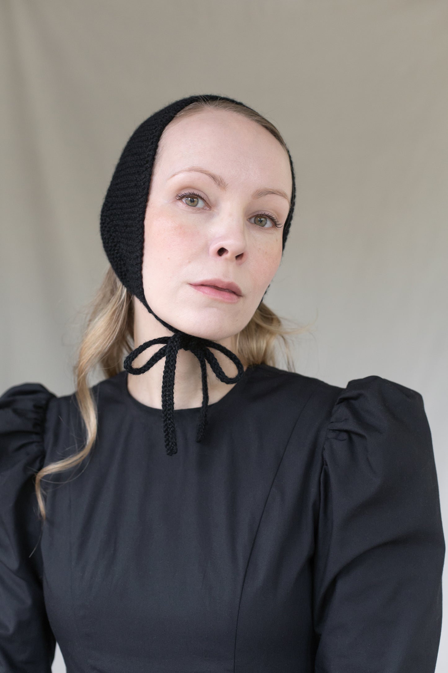 Juliet bonnet in black